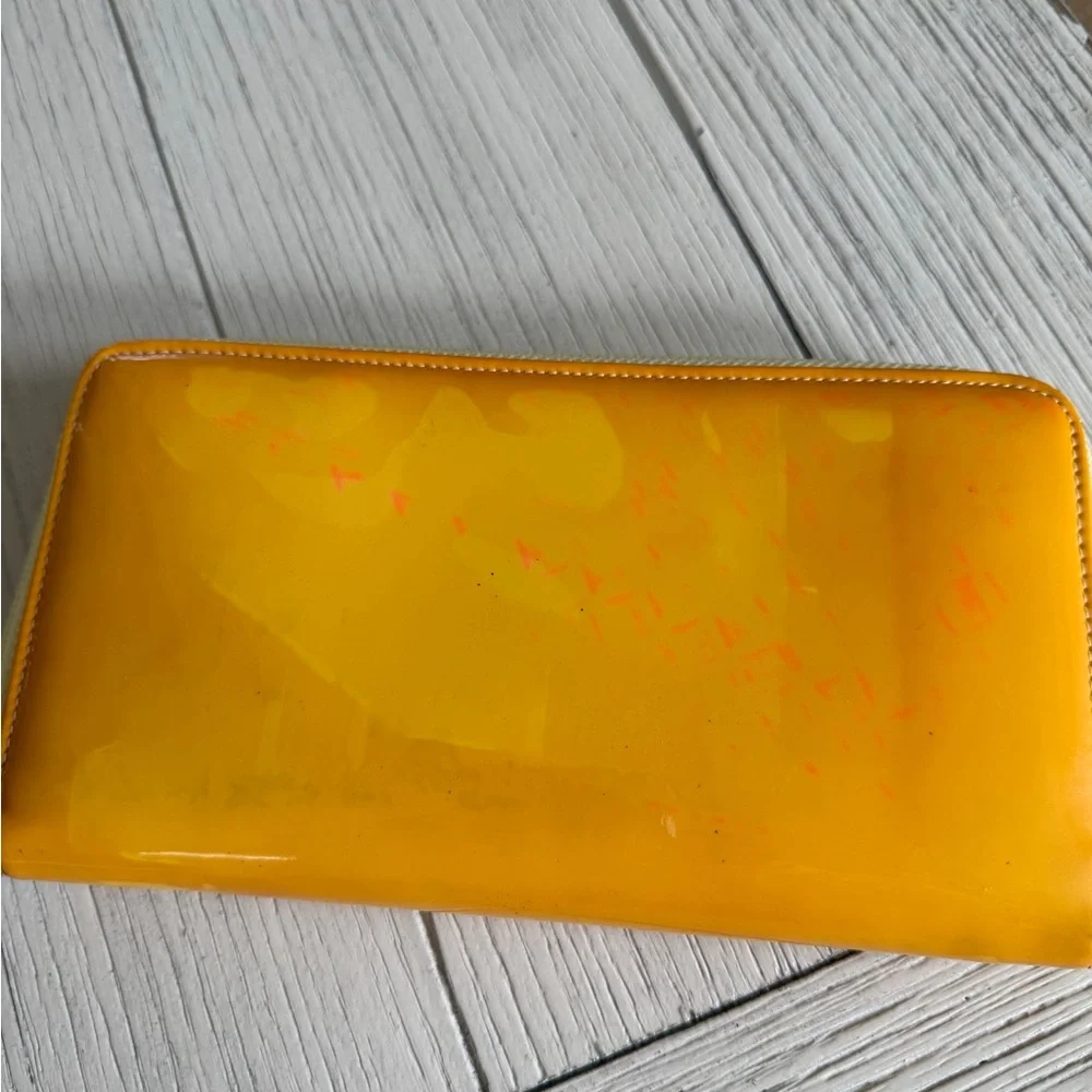 CHANEL Glossy Yellow Patent Zippy Wallet - Picture 7 of 11